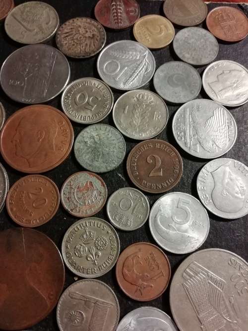 Mixed international coins x 100. Bid per coin to take all 100.