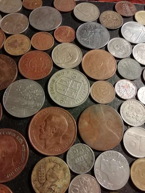 Mixed international coins x 100. Bid per coin to take all 100.