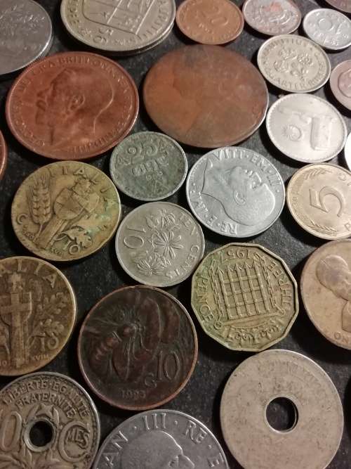 Mixed international coins x 100. Bid per coin to take all 100.