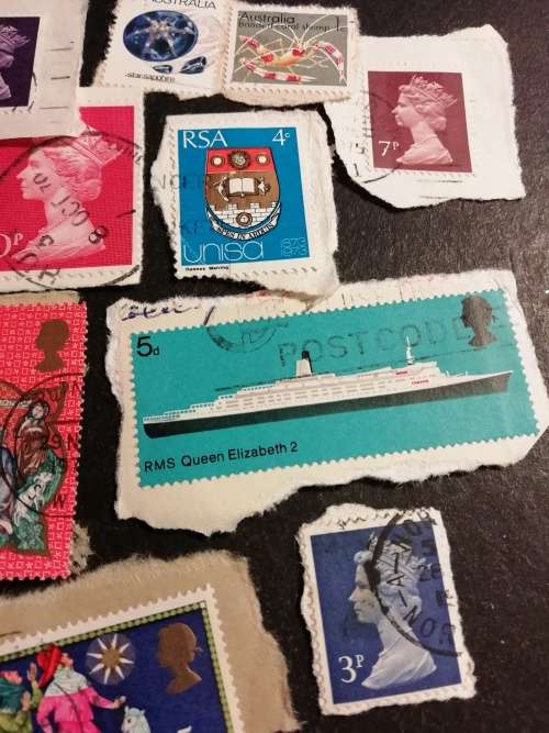 Mixed International stamp lot.