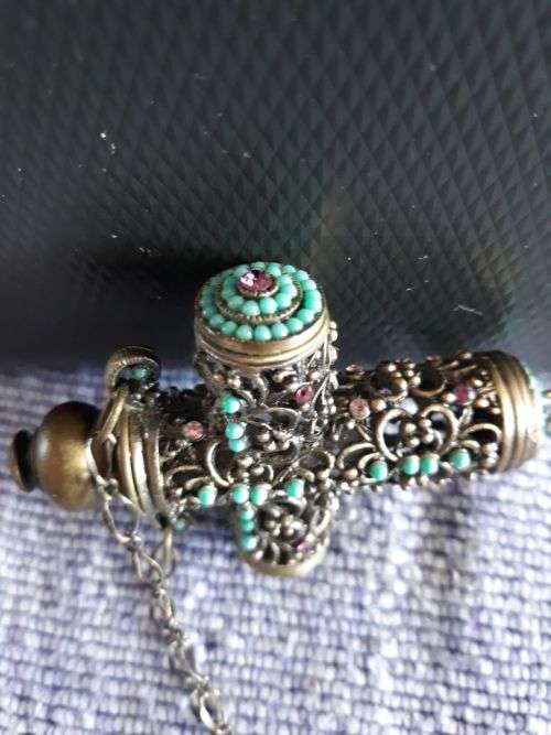 UNIQUE FILIGREE PERFUME BOTTLE IN THE FORM OF A CROSS.