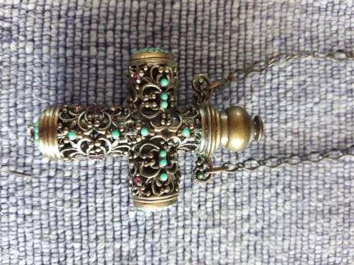UNIQUE FILIGREE PERFUME BOTTLE IN THE FORM OF A CROSS.