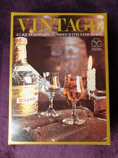 VINTAGE BOXSET OF 6 LIQUEUR/SNAPS GLASSES