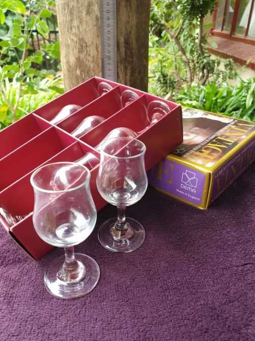 VINTAGE BOXSET OF 6 LIQUEUR/SNAPS GLASSES