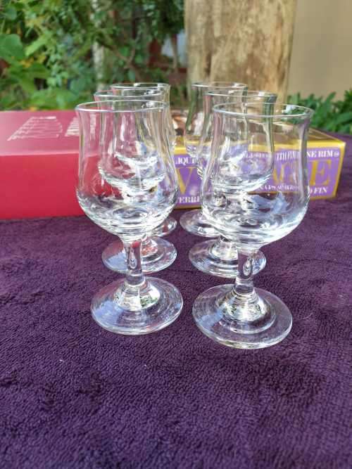 VINTAGE BOXSET OF 6 LIQUEUR/SNAPS GLASSES