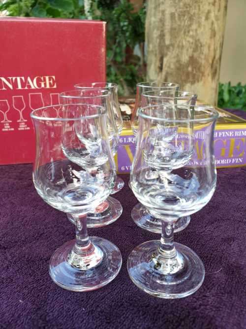 VINTAGE BOXSET OF 6 LIQUEUR/SNAPS GLASSES