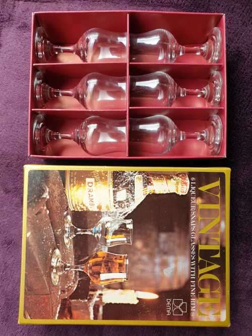 VINTAGE BOXSET OF 6 LIQUEUR/SNAPS GLASSES