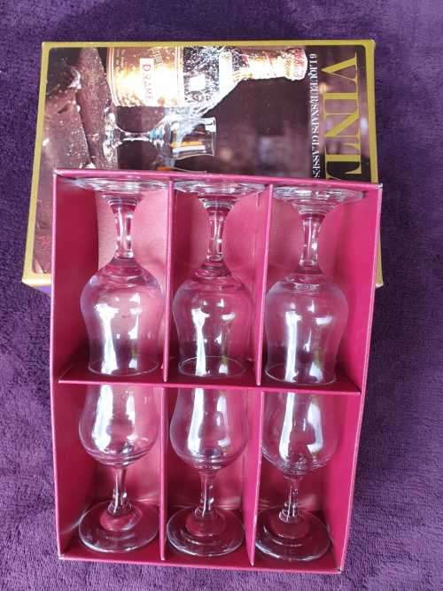 VINTAGE BOXSET OF 6 LIQUEUR/SNAPS GLASSES