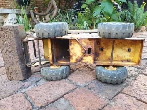 LARGE 1970S TONKA FRONT END LOADER