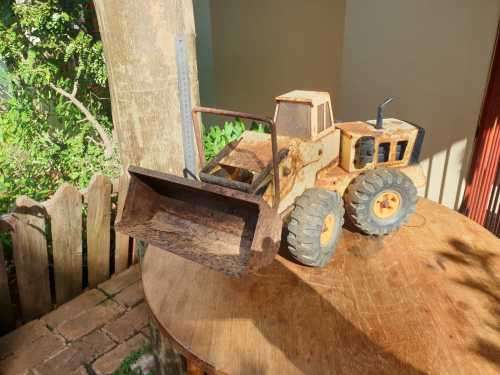 LARGE 1970S TONKA FRONT END LOADER