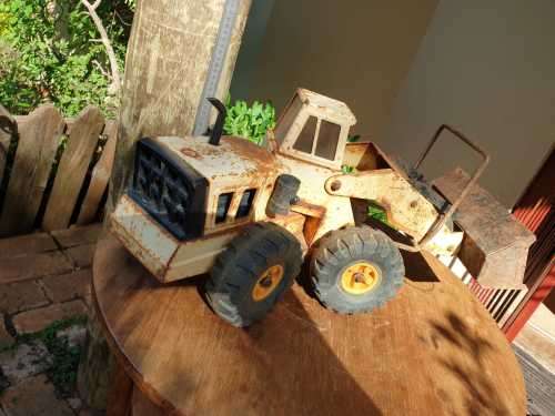 LARGE 1970S TONKA FRONT END LOADER