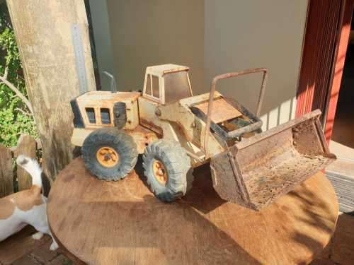 LARGE 1970S TONKA FRONT END LOADER