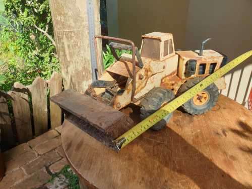 LARGE 1970S TONKA FRONT END LOADER