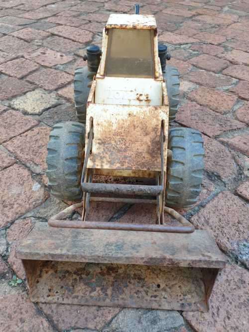 LARGE 1970S TONKA FRONT END LOADER