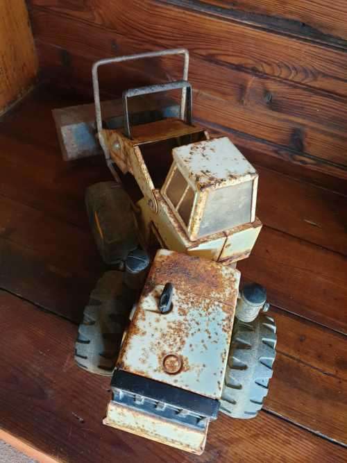 LARGE 1970S TONKA FRONT END LOADER