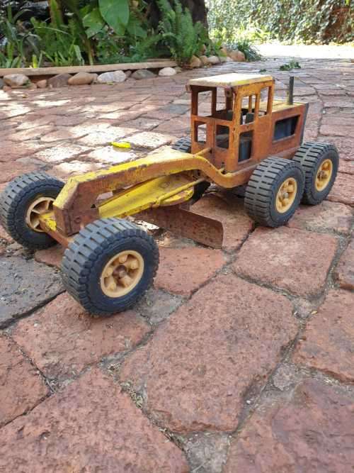 VINTAGE 1980S TONKA ROAD GRADER