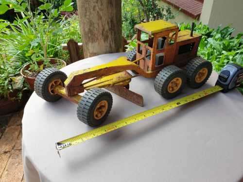 VINTAGE 1980S TONKA ROAD GRADER
