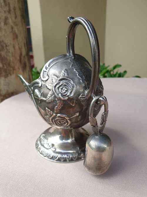 BEAUTIFUL VINTAGE SILVER-PLATED SUGAR BOWL WITH SCOOP
