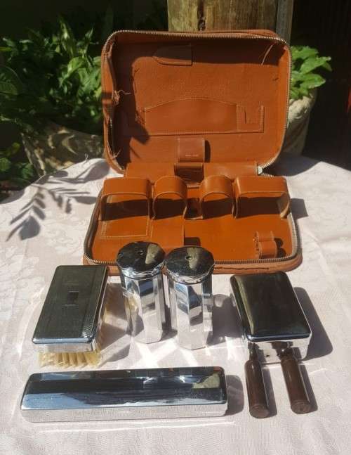 VINTAGE 1950S TWO-TIX CHROME MALE GROOMING KIT MADE IN ENGLAND