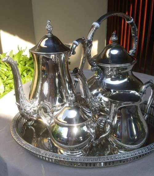 BEAUTIFUL VINTAGE ENGLISH SILVER PLATED COFFEE/TEA SET WITH TRAY