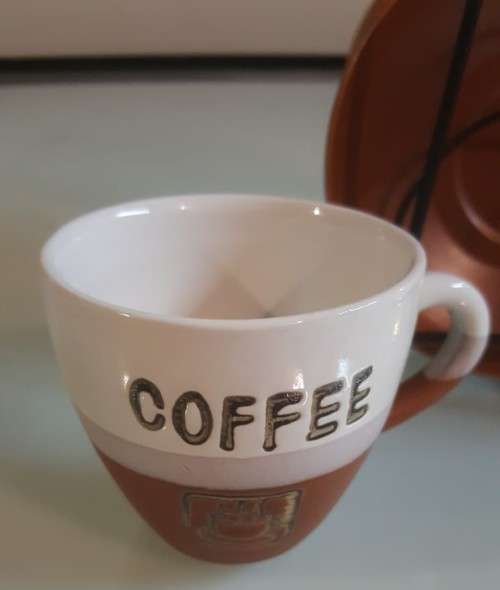 CUTEST SMALL 6 COFFEE CUPS AND MATCHING SAUCERS SET WITH RACK