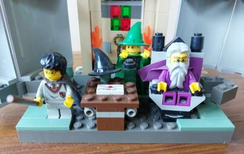 ORIGINAL LEGO HARRY POTTER DUMBLEDORES OFFICE (4709) FROM 2002 - ABOUT 90% COMPLETE