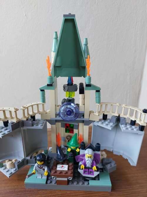 ORIGINAL LEGO HARRY POTTER DUMBLEDORES OFFICE (4709) FROM 2002 - ABOUT 90% COMPLETE