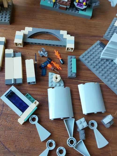 ORIGINAL LEGO HARRY POTTER DUMBLEDORES OFFICE (4709) FROM 2002 - ABOUT 90% COMPLETE