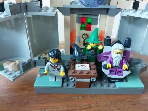 ORIGINAL LEGO HARRY POTTER DUMBLEDORES OFFICE (4709) FROM 2002 - ABOUT 90% COMPLETE