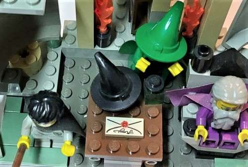 ORIGINAL LEGO HARRY POTTER DUMBLEDORES OFFICE (4709) FROM 2002 - ABOUT 90% COMPLETE