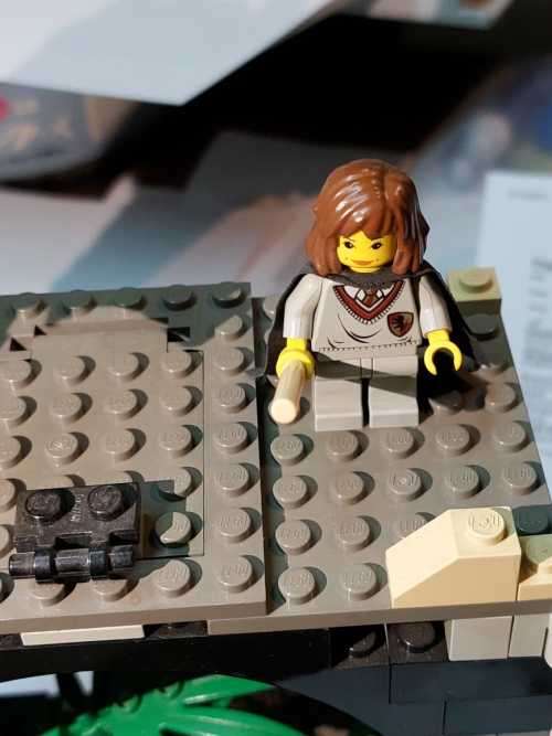ORIGINAL LEGO HARRY POTTER FORBIDDEN CORRIDOR (4706) FROM 2001 - ABOUT 98% COMPLETE WITH FLUFFY