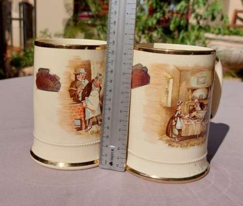 VINTAGE AND SCARSE ROYAL BRADWELL ARTHUR WOOD 3752 ENGLAND OLIVER TWIST MUGS WITH GOLD TRIMS