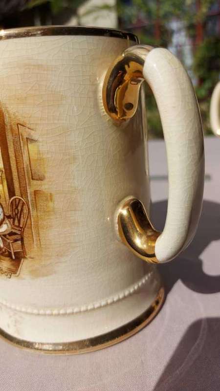VINTAGE AND SCARSE ROYAL BRADWELL ARTHUR WOOD 3752 ENGLAND OLIVER TWIST MUGS WITH GOLD TRIMS