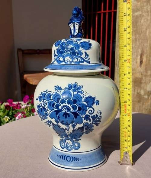BEAUTIFUL LARGE 30CM HIGH BLAUW DELFTS DISTEL SCR HANDPAINTED JAR WITH LION LID MADE IN HOLLAND