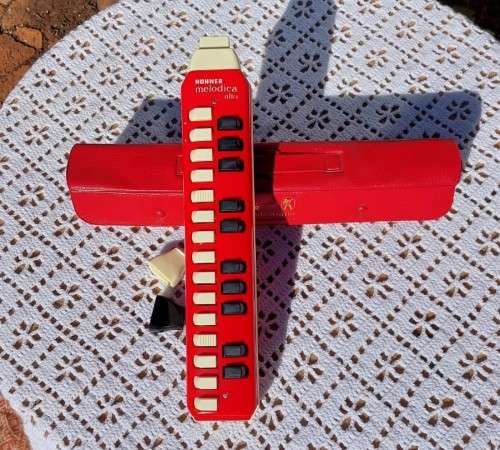 VINTAGE 1960S HOHNER GERMANY ALTO MELODICA RED WITH 25 KEYS  TESTED WORKING