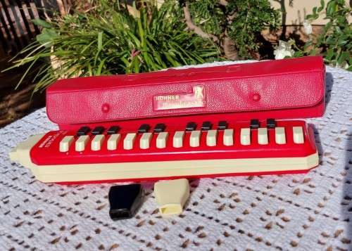 VINTAGE 1960S HOHNER GERMANY ALTO MELODICA RED WITH 25 KEYS  TESTED WORKING