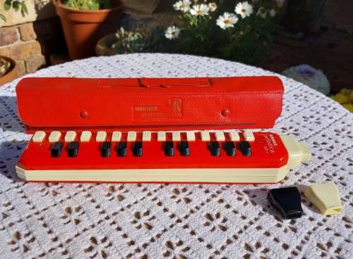 VINTAGE 1960S HOHNER GERMANY ALTO MELODICA RED WITH 25 KEYS  TESTED WORKING