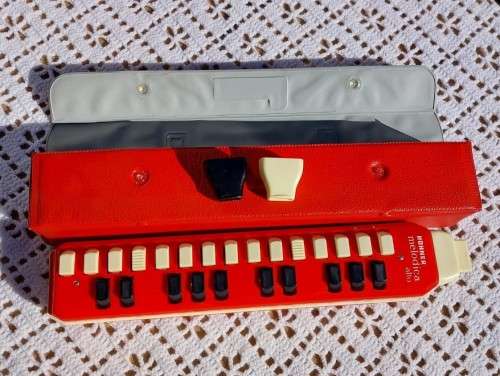 VINTAGE 1960S HOHNER GERMANY ALTO MELODICA RED WITH 25 KEYS  TESTED WORKING