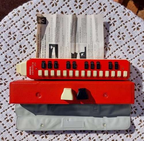 VINTAGE 1960S HOHNER GERMANY ALTO MELODICA RED WITH 25 KEYS  TESTED WORKING