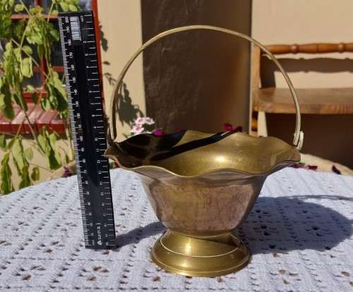 A CUTE BRASS BASKET WITH HANDLE