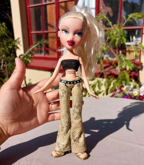 HIGHLY COLLECTABLE AND VERY RARE FIRST EDITION MGA 2001 BRATZ DOLL CHLOE