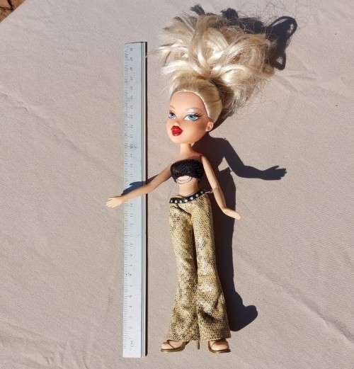 HIGHLY COLLECTABLE AND VERY RARE FIRST EDITION MGA 2001 BRATZ DOLL CHLOE