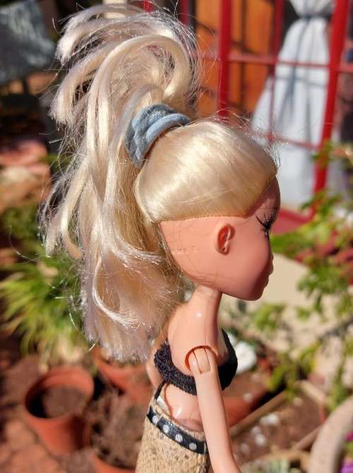 HIGHLY COLLECTABLE AND VERY RARE FIRST EDITION MGA 2001 BRATZ DOLL CHLOE