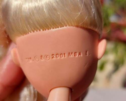 HIGHLY COLLECTABLE AND VERY RARE FIRST EDITION MGA 2001 BRATZ DOLL CHLOE