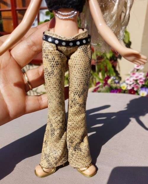 HIGHLY COLLECTABLE AND VERY RARE FIRST EDITION MGA 2001 BRATZ DOLL CHLOE