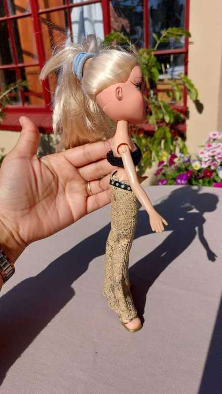 HIGHLY COLLECTABLE AND VERY RARE FIRST EDITION MGA 2001 BRATZ DOLL CHLOE