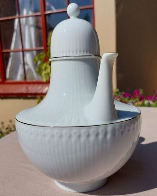 GORGEOUS VINTAGE(1969) HUTSCHENREUTHER SELB LHS GERMANY 22K GOLD GILT RIM WHITE PORCELAIN TEA POT