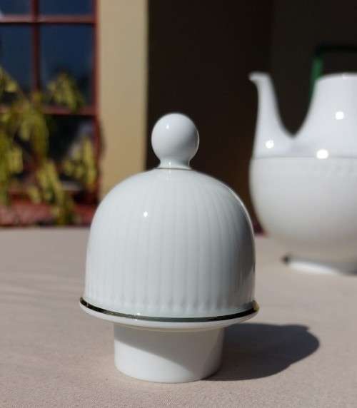 GORGEOUS VINTAGE(1969) HUTSCHENREUTHER SELB LHS GERMANY 22K GOLD GILT RIM WHITE PORCELAIN TEA POT