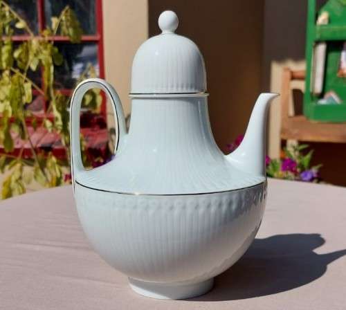 GORGEOUS VINTAGE(1969) HUTSCHENREUTHER SELB LHS GERMANY 22K GOLD GILT RIM WHITE PORCELAIN TEA POT