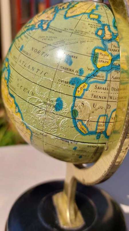 ANTIQUE 1930S VERY RARE RELIABLE SERIES SMALL GLOBE MADE IN ENGLAND - SHOWS MANY OLD COUNTRY NAMES